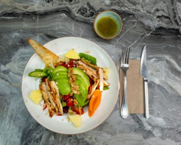 A alimentação no verão deve ser fresca, por isso salada são uma excelente opção